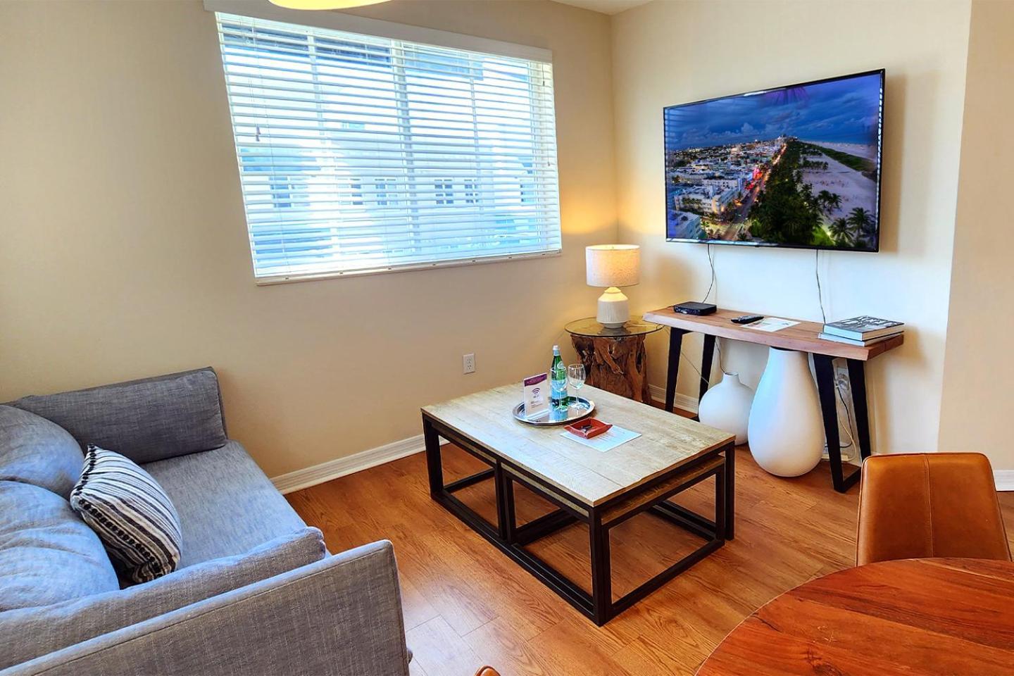 Dharma Home Suites South Miami At Red Road Commons Ngoại thất bức ảnh