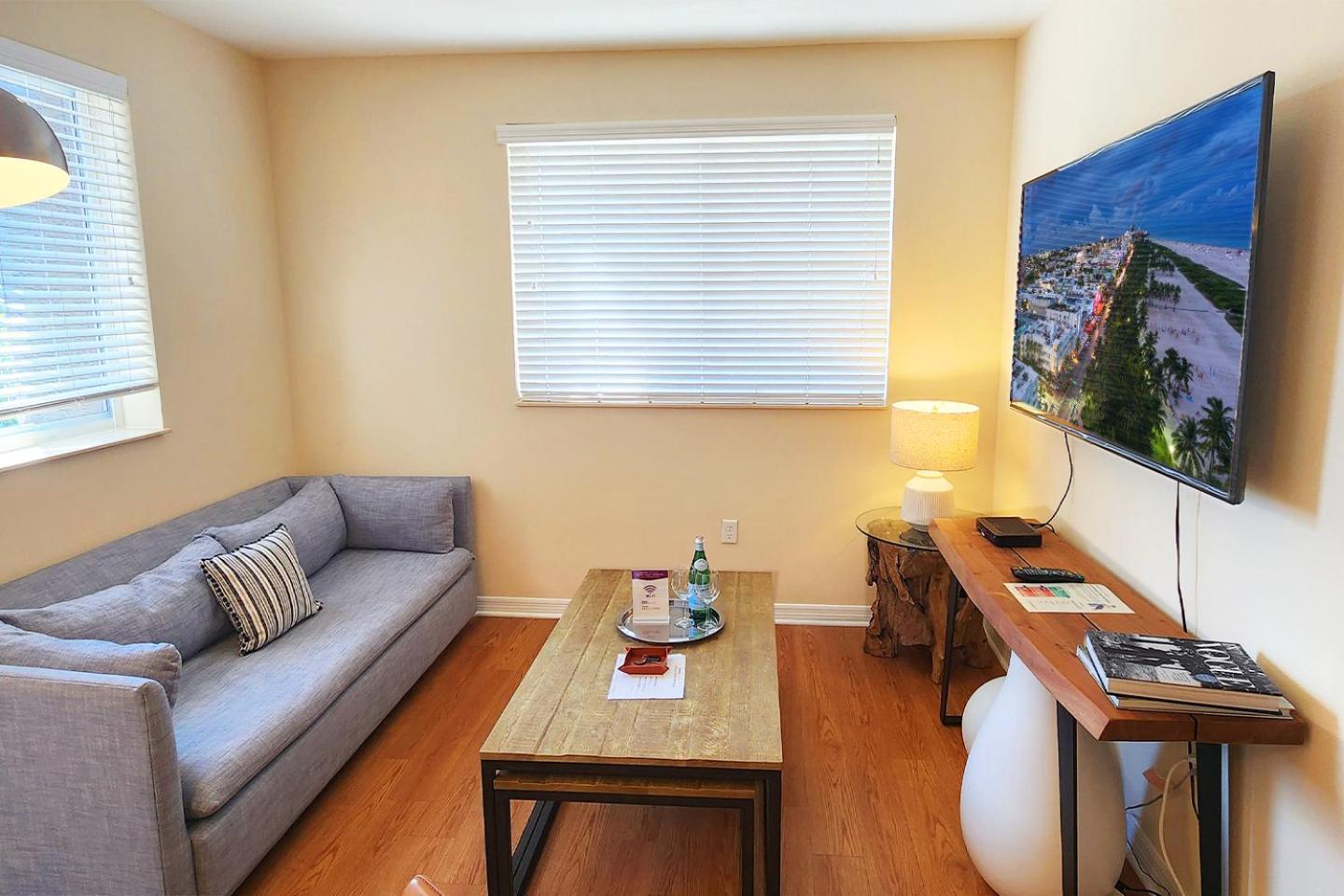 Dharma Home Suites South Miami At Red Road Commons Ngoại thất bức ảnh