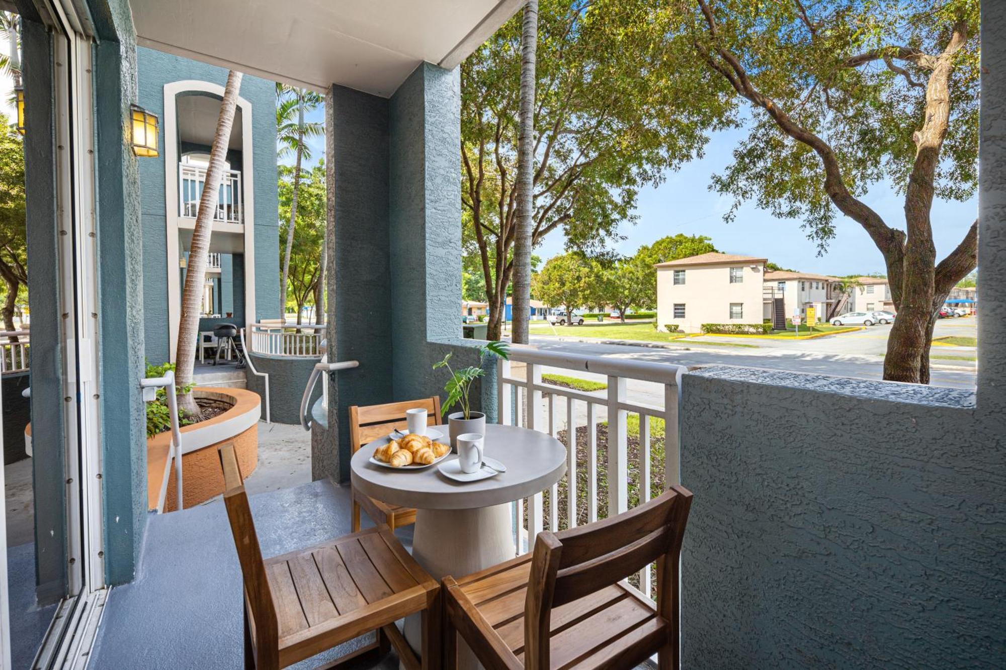 Dharma Home Suites South Miami At Red Road Commons Ngoại thất bức ảnh