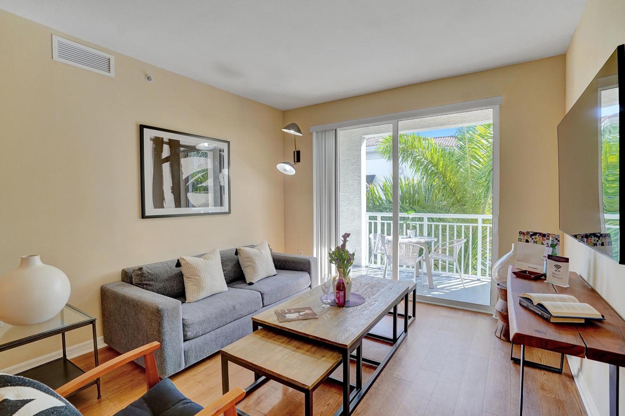Dharma Home Suites South Miami At Red Road Commons Ngoại thất bức ảnh
